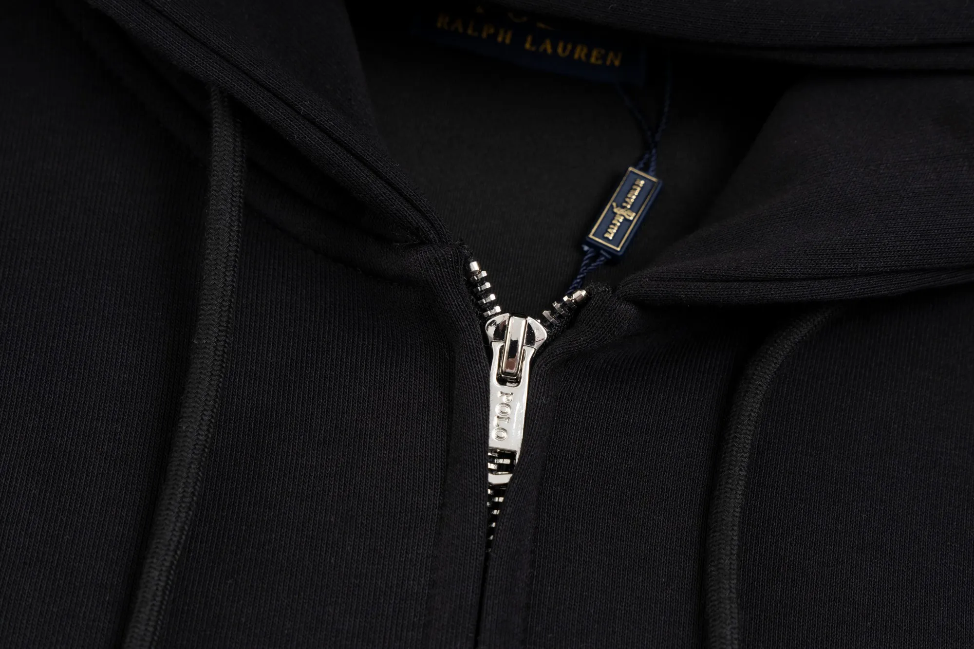 P270 model number SL322 Rah Lauren raff pony small label embroidered zipper hooded jacket. The fabric is made of 420 air layer high weight double-ply double yarn knitted fabric. Same style for couples. Complete package with three labels. Distinguish the market currency. Compare at will. Oversize loose version. Can be worn up to 200. Fit below loose. Original matching accessories 1:1. Main mark process. Very high-end. Color: black, navy. Size: S-XL.